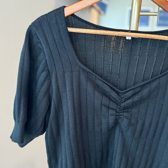 Maurices Black Lightweight V Neck Short Puff Sleeve Sweater With Ruching - XL - Picture 9 of 9